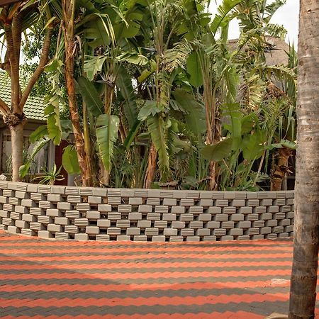 Savannah Guest House 波罗克瓦尼 外观 照片