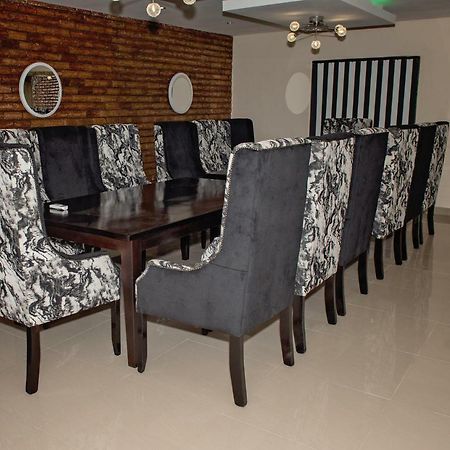 Savannah Guest House 波罗克瓦尼 外观 照片