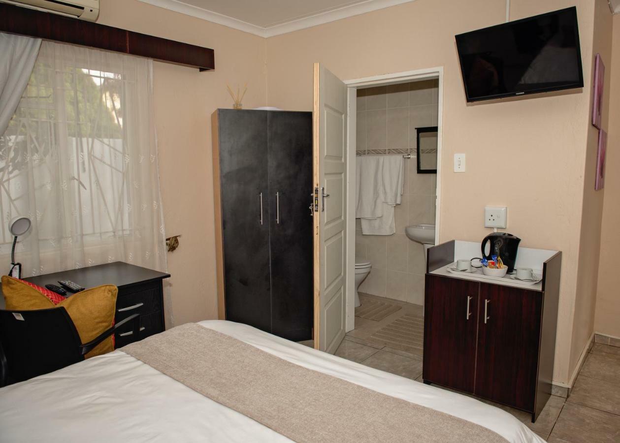 Savannah Guest House 波罗克瓦尼 外观 照片
