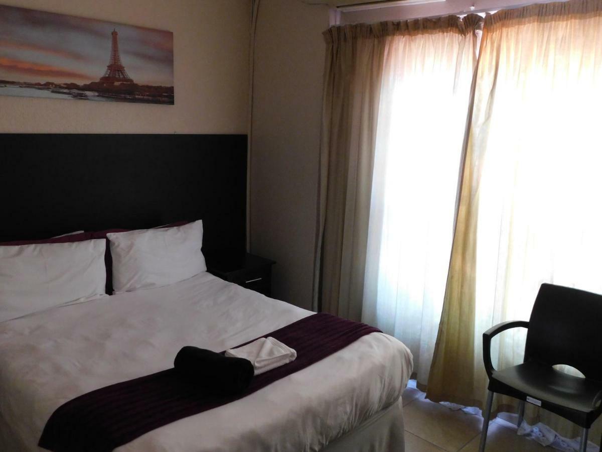 Savannah Guest House 波罗克瓦尼 外观 照片