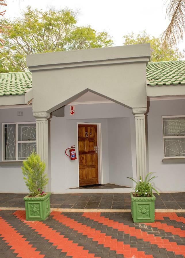 Savannah Guest House 波罗克瓦尼 外观 照片