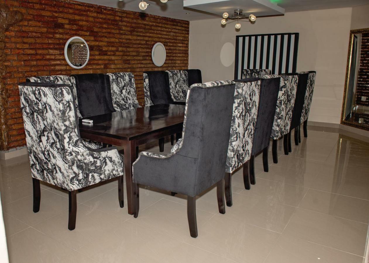 Savannah Guest House 波罗克瓦尼 外观 照片